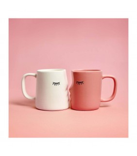 TAZA PAREJA QUE SE BESAN 