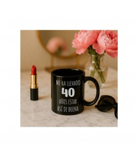 Taza con mensaje Me ha llevado 40 años estar así d