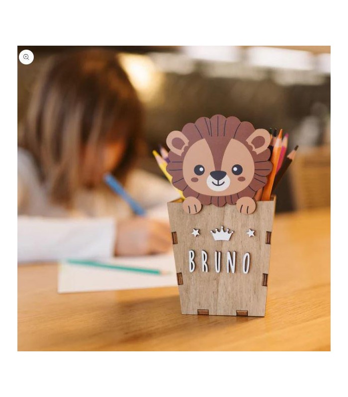 Portalápices León personalizado en madera