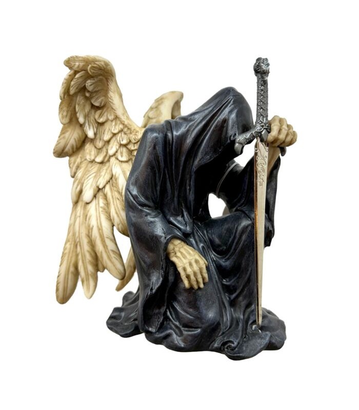 Ángel de la Muerte Arrodillado con Espada